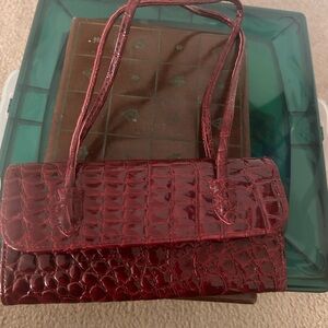 Elegant Red Crocodile-Embossed Women's Bag